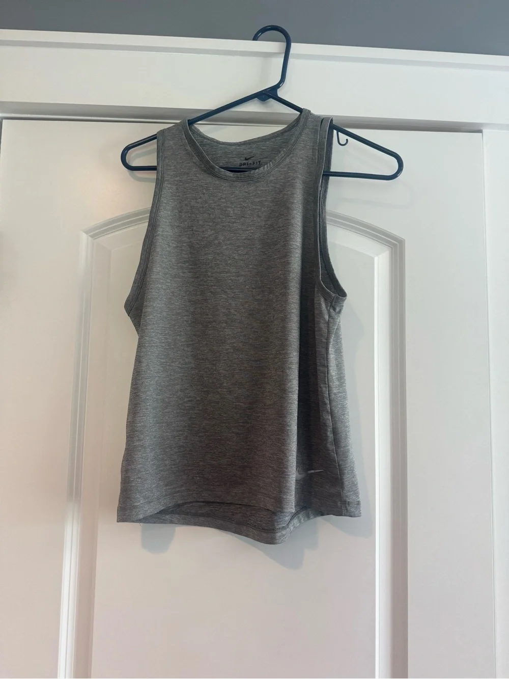Nike Women’s Light Gray Athletic Tank Top